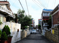 수십 년 전에 바다 메워 일군 터전 이곳에 쌓인 ‘시간의 더께’ 벗긴다