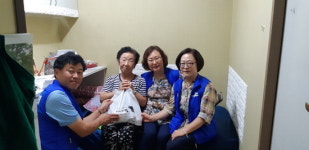 인천 계산4동 보장협·계양사회복지관 소외층 50명 찾아 온열질환 안내문 전달