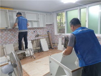 화재 피해 입은 경로당 꼼꼼하게 수리 남동구자원봉사센터 50여 명 재능나눔