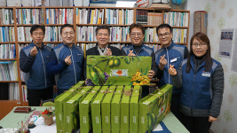 공노조 남양주지부, 다문화센터 등 설 명절 선물 전달