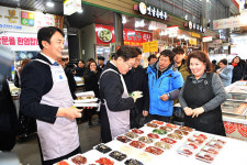 이재명 경기도지사 설 명절 앞둔 하남 신장전통시장 방문