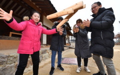 윷 나와라~ 뚝딱!