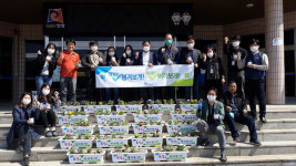 안성 보개면사무소 직원들, 청렴꽃 심기 행사 실시