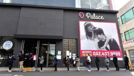 투표소로 변신한 웨딩홀