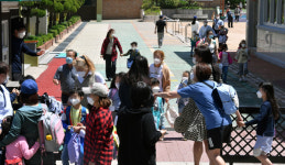 설렘 속 2차 등교… 두 시간 만에 집으로