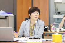 윤미경 의왕시의원 부곡체육관 이용시간 일방 단축 행감 지적