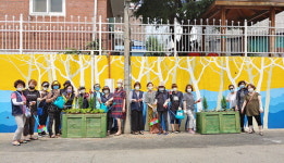 알록달록 벽화~눈길 끄는 대형화분 관교동 행복센터 주민과 골목길 정비