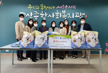 의정부시약사회, 소외계층 사랑의 쌀 고산복지관에 전달