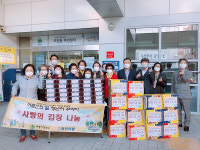 의왕시민학교·청년의왕단체, 홀몸어르신 등에 깍두기·라면  전달
