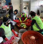 하남 브라보 라이프 노인동아리 직접 수확 채소로 김장 담가 어르신 8명에 전달