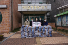 경기중앙변회, 수원 원천동행정복지센터에 사랑의 쌀 기부