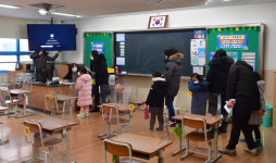 생애 첫 학교생활… 코로나19·추위도 잊게한 설렘