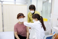 하남시의회 방미숙 의장,  미사보건센터를 방문해 의료진과 접종자들 격려