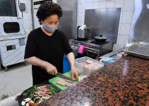 부대찌개가 아닌 부대고기찌개 깊게 우린 천연의 맛 원조 자부심 지키다