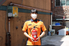군포소방서 산본119안전센터 비번 소방관, 골목길 차량화재 초기진화