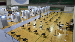 수급난에 접종센터 텅텅