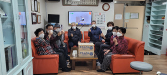 광명시 하안2동 단체장협, 경로당 4곳에 개별 포장 가래떡  전달