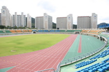 안성종합운동장, 인조잔디 갈아입고 손님맞이