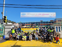 가평 청평파출소, 자원봉사자와 함께 청평초교 앞 교통안전 캠페인