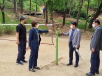 최병일 안양시의회 보사위원장, 자유공원 내 배드민턴장 현장 점검
