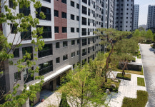 학교와 딱 붙은 수원 매교동 신축 아파트 학습권 침해 불가피