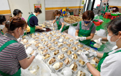 저소득층 노인 기력회복 염원 담아