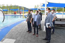 유천호 강화군수, 신정체육시설 어린이물놀이장 현장 점검