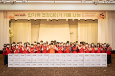 성남자원봉사센터-디자인진흥원, 한가위  생필품 키트 100가구에 전달식