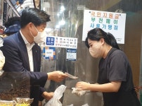 KB국민은행 경인그룹, 부천 전통시장 물품 3400만 원상당 구매 복지관 전달