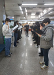 구리시청 종합민원실 민원인에 밝게 다가가겠습니다 친절  선언