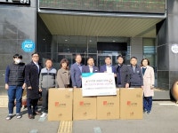 도드람 안성축산물공판장·NH농협생명, 일죽면사무소에 보행 보조기 43대 기부