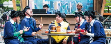 각박한 삶 광대들이 건네는 얼큰한 위로