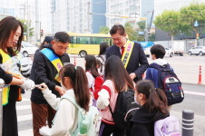 인천 미추홀구 도화초 앞에서 교통 캠페인… 안전속도 5030 홍보