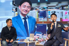 윤재관 전 청와대 국정홍보비서관 출판기념회 가져