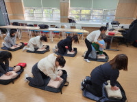 부천부흥초 학부모 30명 심폐소생술 실습에 땀 뻘뻘
