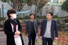 허식 인천시의회 의장 학교 숲 우수 사업지 제물포여중 방문