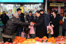 오산시의회, 전통 오색시장 찾아 직접 장보기로 장바구니 물가 살펴