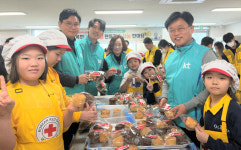 KT서부광역본부, 인천 거주 사할린 동포 70여명에 설 선물 전달