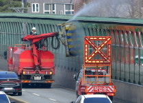 도로 방음벽도 봄단장