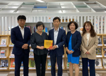 한석봉·청평도서관 제1호·제2호 치매극복 도서관 현판식