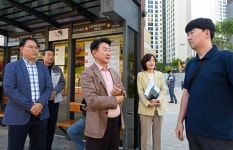 김동근 의정부시장, 의정부01번 공공버스 탑승해 시민들과 소통