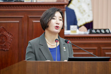 양경애 구리시의원, 5분 발언서 보행로에 쓰레기통 설치 제안