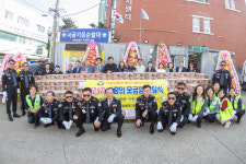 서구 서곶자율방범 기동순찰대, 연희동 행정복지센터에 저소득 가정 위한 라면 300박스 전달
