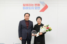 강진화 경기도여성단체협 오산지회장,  1일 명예시장 활동