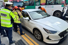 안양만안서 교통경찰관들, 저혈당 쇼크로 쓰러져 있는 환자 긴급 후송…소중한 생명 구해