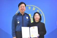 군포농협 직원 보이스피싱 피해 예방 공로로 감사장 받아