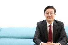 현명한 판단 내리길 신중론