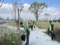 LH 고양사업본부, 장항지구서 '플로깅 환경정화'… 입주 앞두고 정주환경 점검