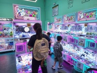 학교 주변 인형뽑기방, 고가경품·굿즈로 청소년 지갑 털기