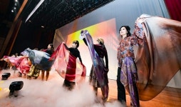 새로운 인생 무대에 서다